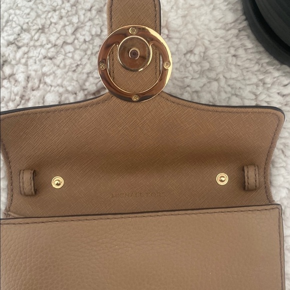 Michael Kors Taupe Leather Wallet with Gold Logo - Picture 3 of 9